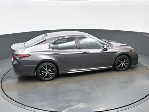 Used 2024 Toyota Camry SE image 39