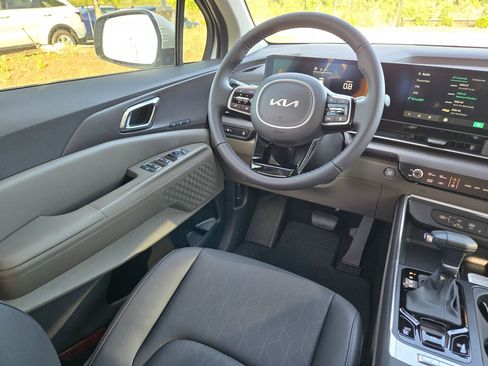 New 2026 Kia Carnival EX image 9