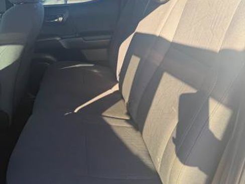 Used 2018 Toyota Tacoma TRD Off-Road image 5