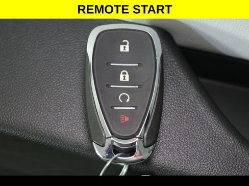 Used 2025 Chevrolet Trax LT w/ LT Convenience Package FWD image 9