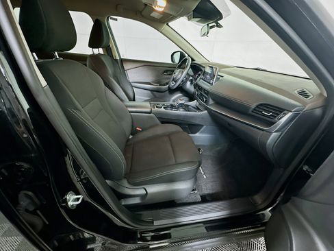 Used 2023 Nissan Rogue S image 31