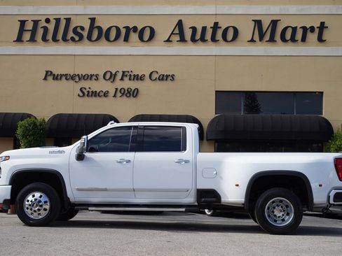 Used 2024 Chevrolet Silverado 3500 High Country w/ Technology Package image 3