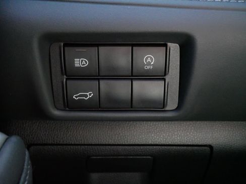 Used 2023 Toyota Highlander XLE AWD/4WD image 27