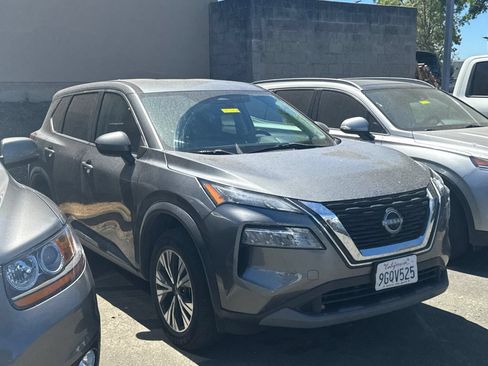 Used 2023 Nissan Rogue SV FWD image 2