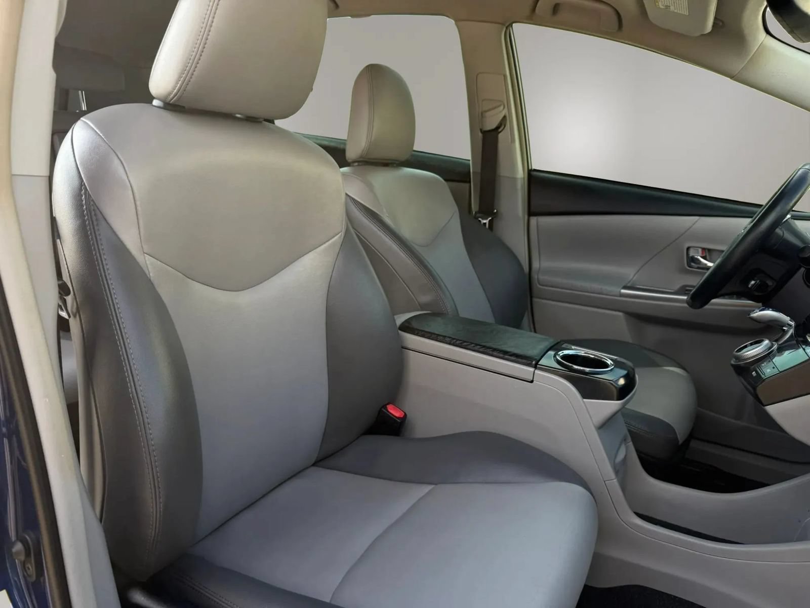 Used 2016 Toyota Prius V Four FWD image 15