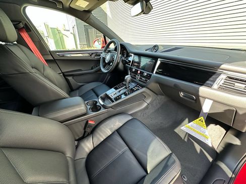 Certified 2026 Porsche Macan AWD/4WD image 37
