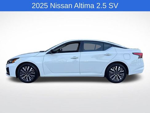 Used 2025 Nissan Altima 2.5 SV FWD image 2