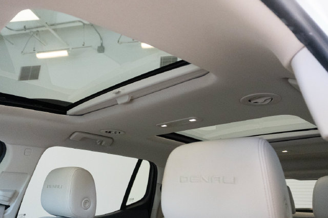 Used 2023 GMC Acadia Denali FWD image 5