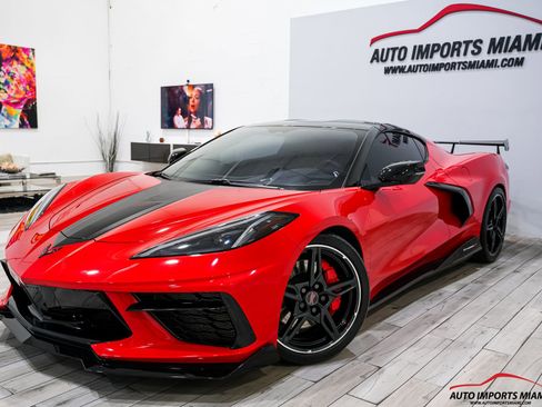 Used 2021 Chevrolet Corvette Stingray Coupe w/ Z51 Performance Package RWD image 1