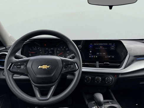 Used 2025 Chevrolet Trax LS w/ LS Convenience Package image 28