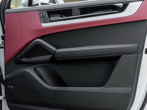 New 2026 Porsche Cayenne S image 41