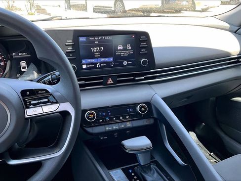 Used 2022 Hyundai Elantra SEL FWD image 13