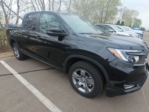Used 2025 Honda Ridgeline TrailSport image 2