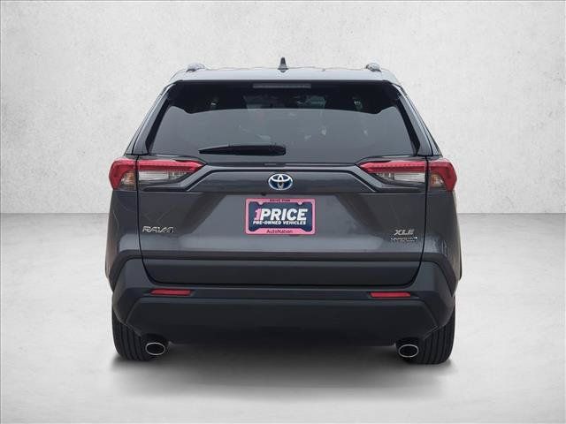 Used 2022 Toyota RAV4 XLE Premium AWD/4WD image 6
