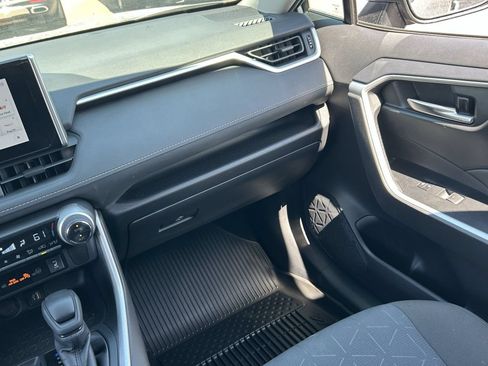 Used 2024 Toyota RAV4 XLE AWD/4WD image 19