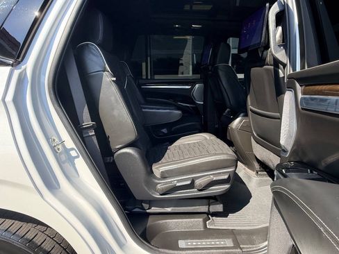 Used 2025 Cadillac Escalade Sport Platinum w/ LPO, ONYX Package AWD/4WD image 46