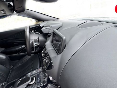 Used 2019 Aston Martin V8 Vantage Coupe image 13