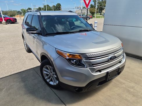 Used 2013 Ford Explorer XLT AWD/4WD image 2