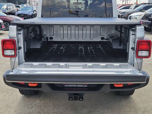 Used 2023 Jeep Gladiator Mojave w/ Cold Weather Group AWD/4WD image 18