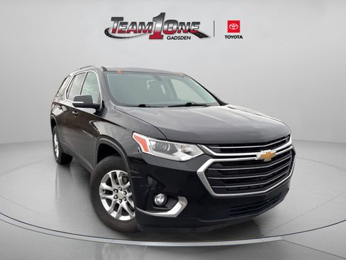 Used 2021 Chevrolet Traverse LT image 1