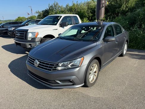 Used 2017 Volkswagen Passat 1.8T S FWD image 3