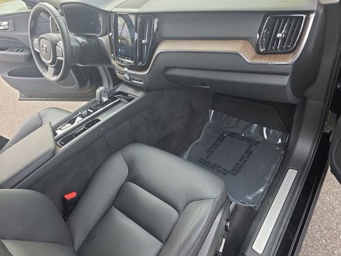 Certified 2022 Volvo XC60 B5 Momentum w/ Climate Package image 13
