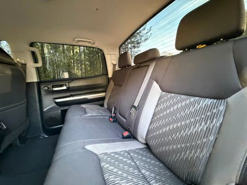 Used 2018 Toyota Tundra SR5 w/ SR5 Upgrade Package image 18