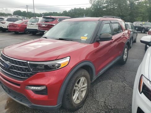 Used 2021 Ford Explorer XLT w/ Equipment Group 202A AWD/4WD image 2