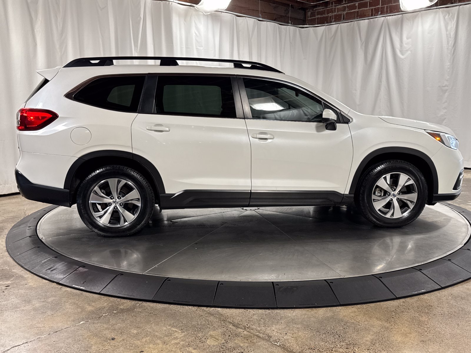 Used 2022 Subaru Ascent Premium w/ Convenience Package AWD/4WD image 6