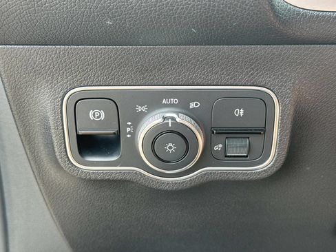 Used 2022 Mercedes-Benz GLB 250 image 21