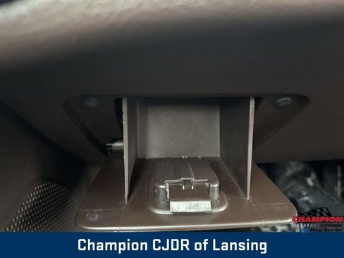 Used 2014 Jeep Cherokee Trailhawk w/ Technology Group image 37