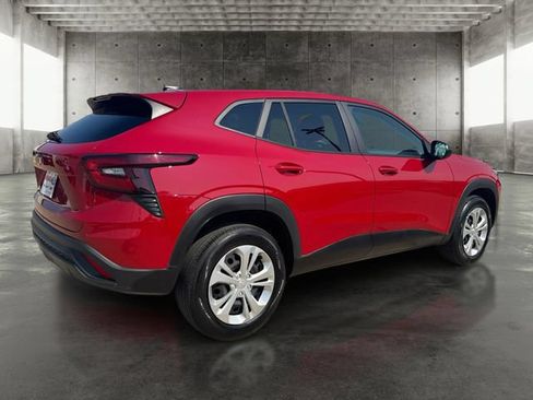 Used 2026 Chevrolet Trax LS FWD image 5
