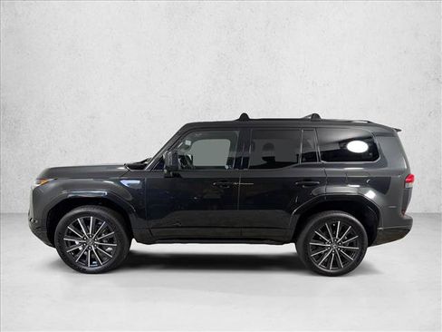 Used 2025 Lexus GX 550 w/ Accessory Package (2T) AWD/4WD image 7