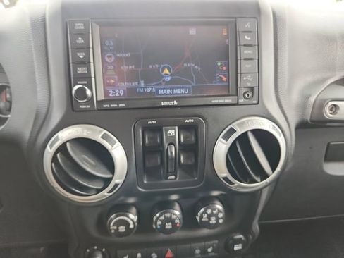 Used 2014 Jeep Wrangler Unlimited Rubicon w/ Connectivity Group AWD/4WD image 12