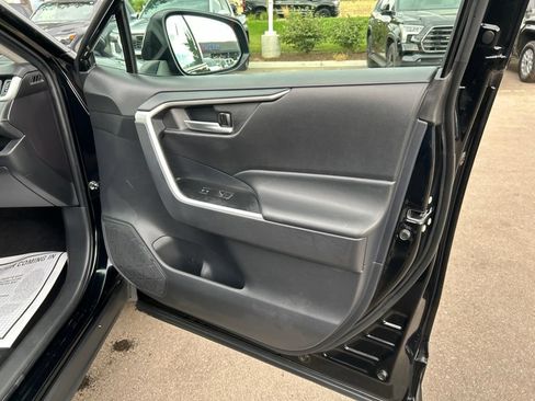 Used 2025 Toyota RAV4 XLE AWD/4WD image 11