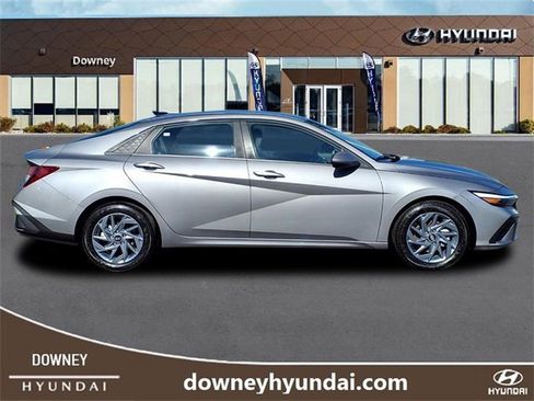 Used 2024 Hyundai Elantra SEL image 4