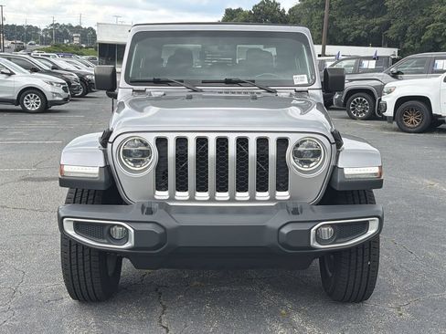 Used 2020 Jeep Gladiator Overland AWD/4WD image 2