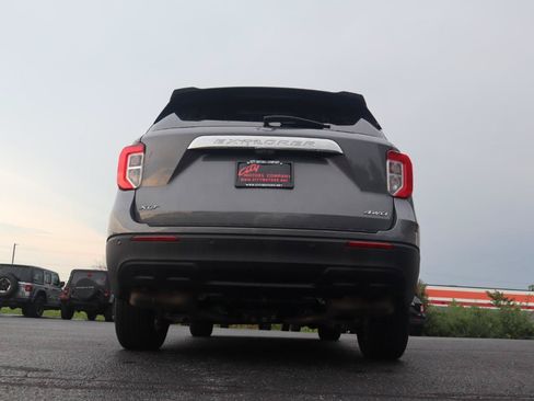 Used 2023 Ford Explorer XLT AWD/4WD image 11