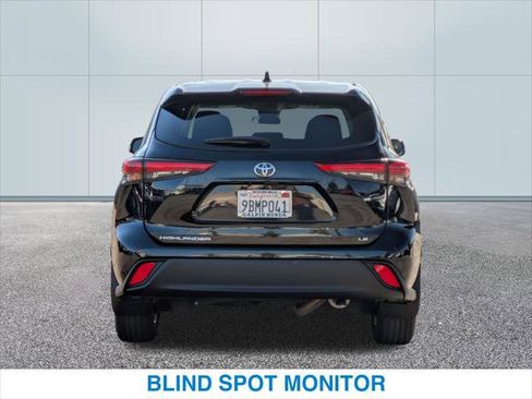 Used 2022 Toyota Highlander LE image 8