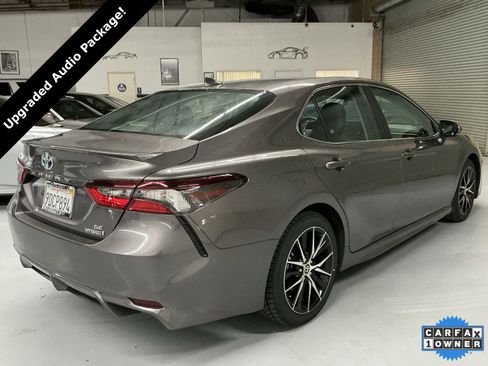 Used 2023 Toyota Camry SE image 3