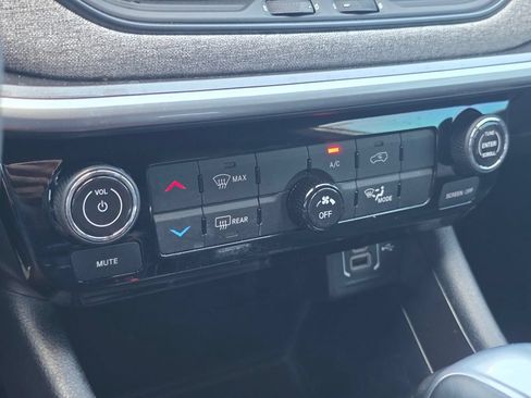 Used 2025 Jeep Compass Latitude AWD/4WD image 27