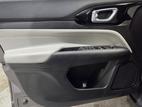 Certified 2024 Jeep Compass Limited image 13