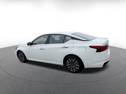 Used 2025 Nissan Altima 2.5 SV image 10