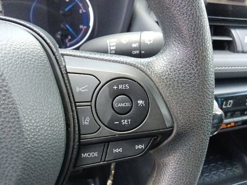 Used 2025 Toyota RAV4 LE AWD/4WD image 19