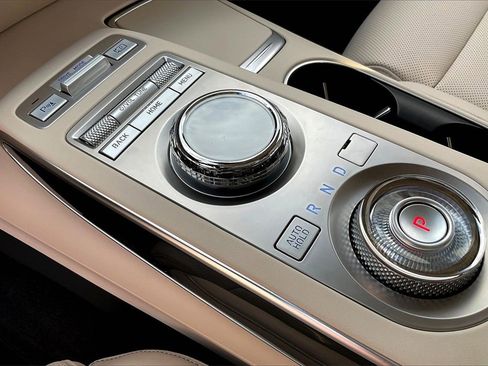 Used 2025 Genesis GV70 2.5T image 15