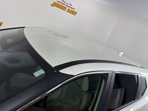 Used 2023 Nissan Rogue SV image 12