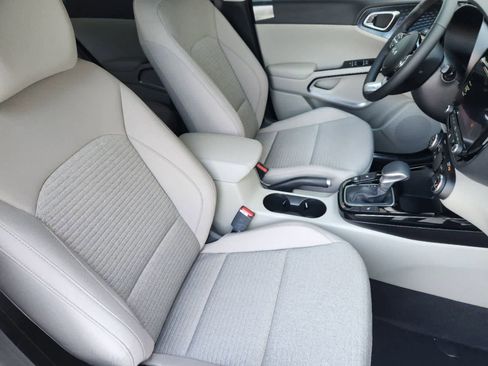 Certified 2025 Kia Soul EX FWD image 12