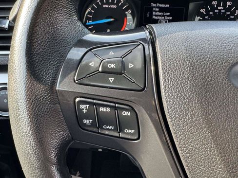 Used 2017 Ford Explorer XLT FWD image 19