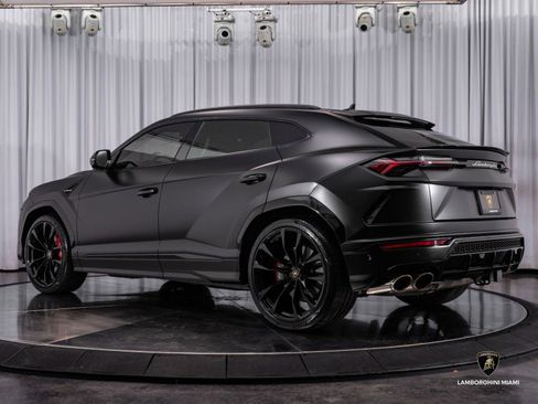 Used 2021 Lamborghini Urus image 9