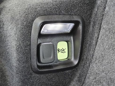 Certified 2024 Chevrolet Corvette Stingray Preferred Cpe w/ 2LT image 15